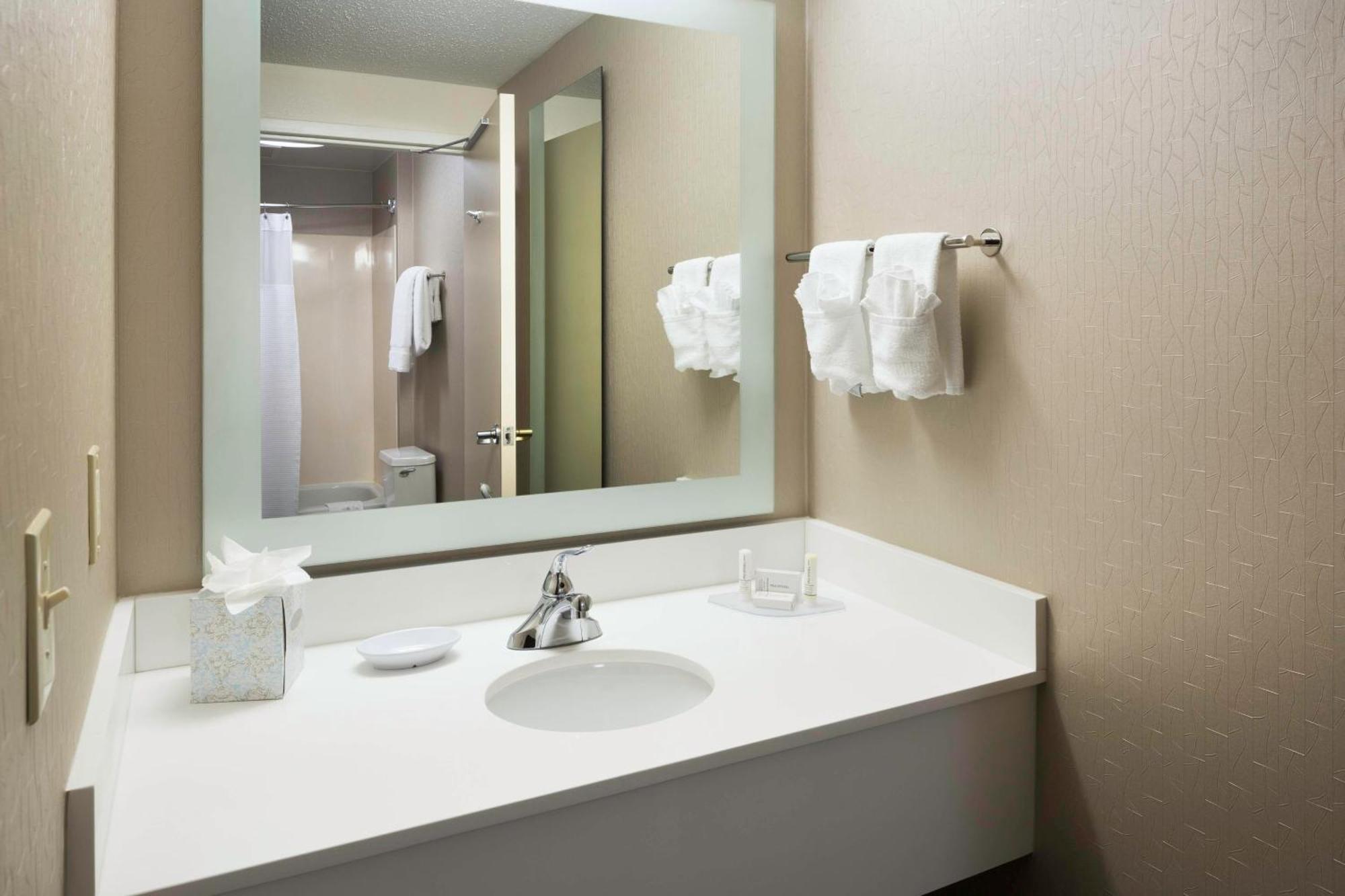 Springhill Suites Milford Exterior photo